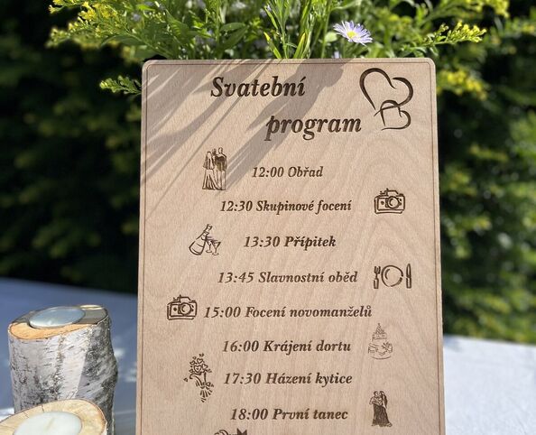 Dřevěný svatební program