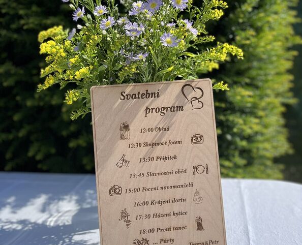 Dřevěný svatební program