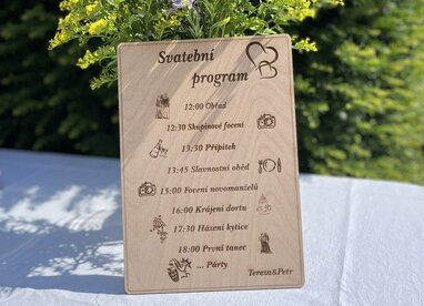Dřevěný svatební program