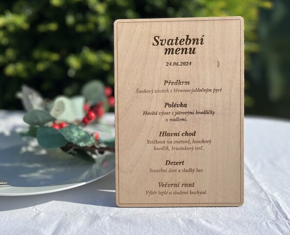 Dřevěné svatební menu