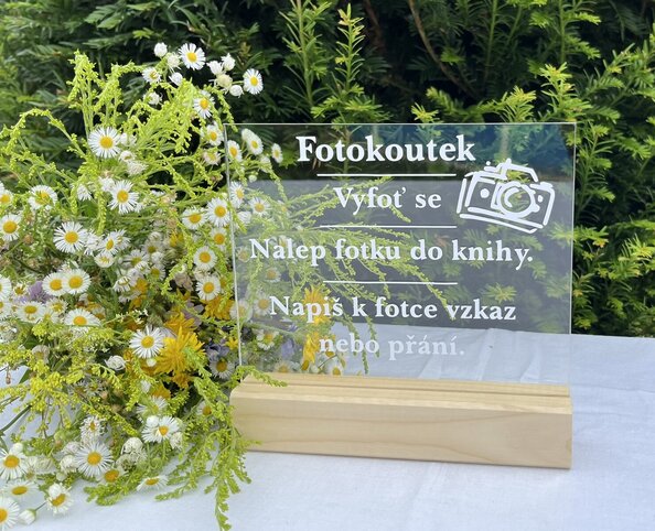 Plexi cedulka: Fotokoutek s informacemi