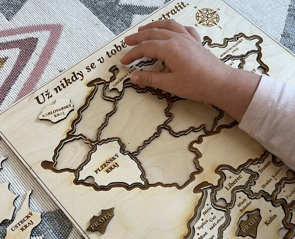 Vzdělávací dřevěná mapa České republiky